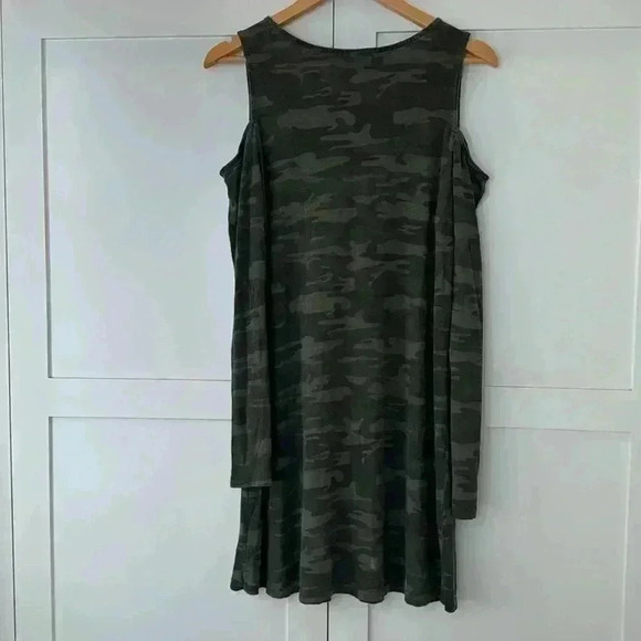 Sanctuary Camouflage long sleeve dress peekaboo shoulders size Small - Picture 3 of 9